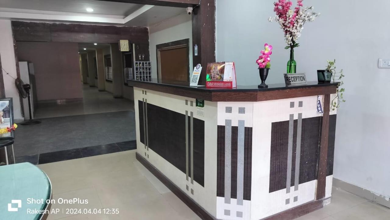 Hotel Paradise Convention Бхубанешвар Екстериор снимка