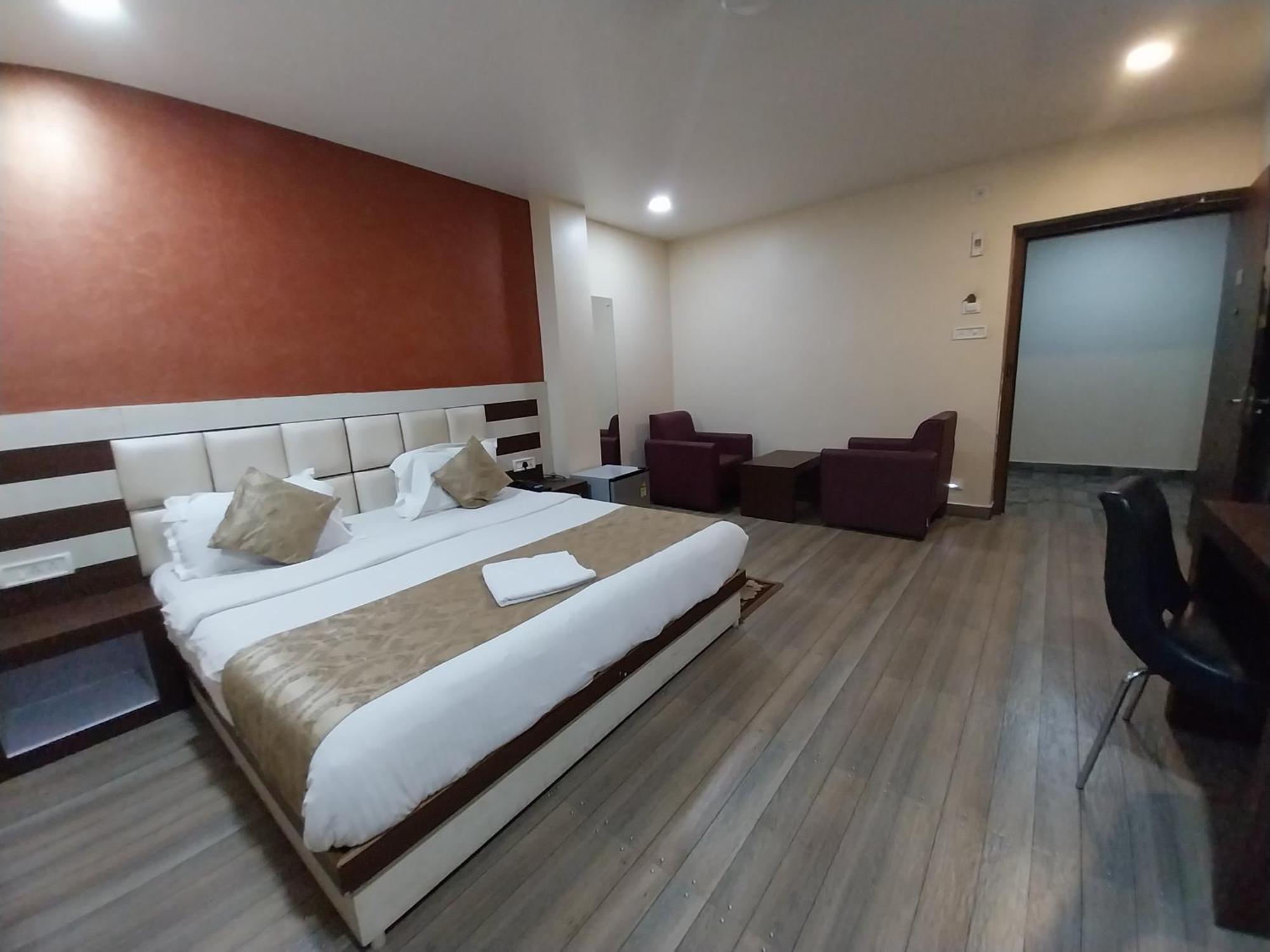 Hotel Paradise Convention Бхубанешвар Екстериор снимка